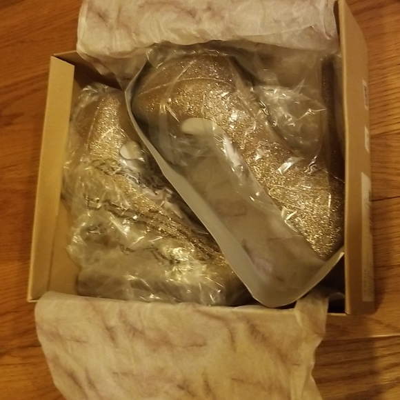 Jessica Simpson "Bette" platform high heel. Prom. 6.5M, Gold. Excellent condit… - Picture 4 of 10